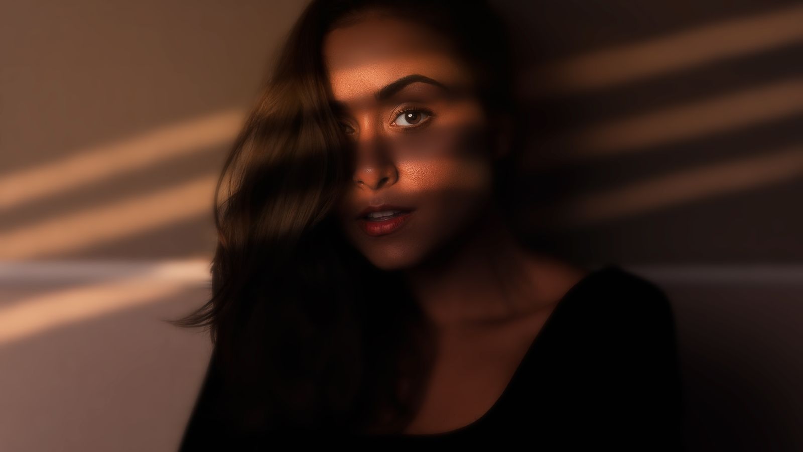 Spray Tan vs. Tanning Bed: A Kelowna Guide to Your Best Glow